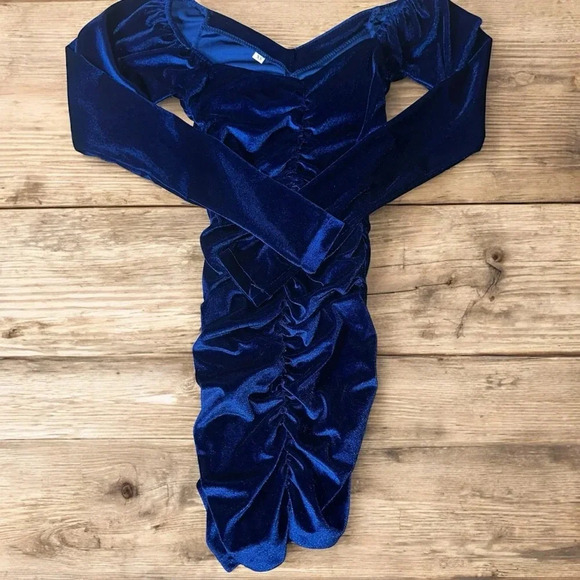 Shein velvet long sleeve dress (A11) - Picture 6 of 7